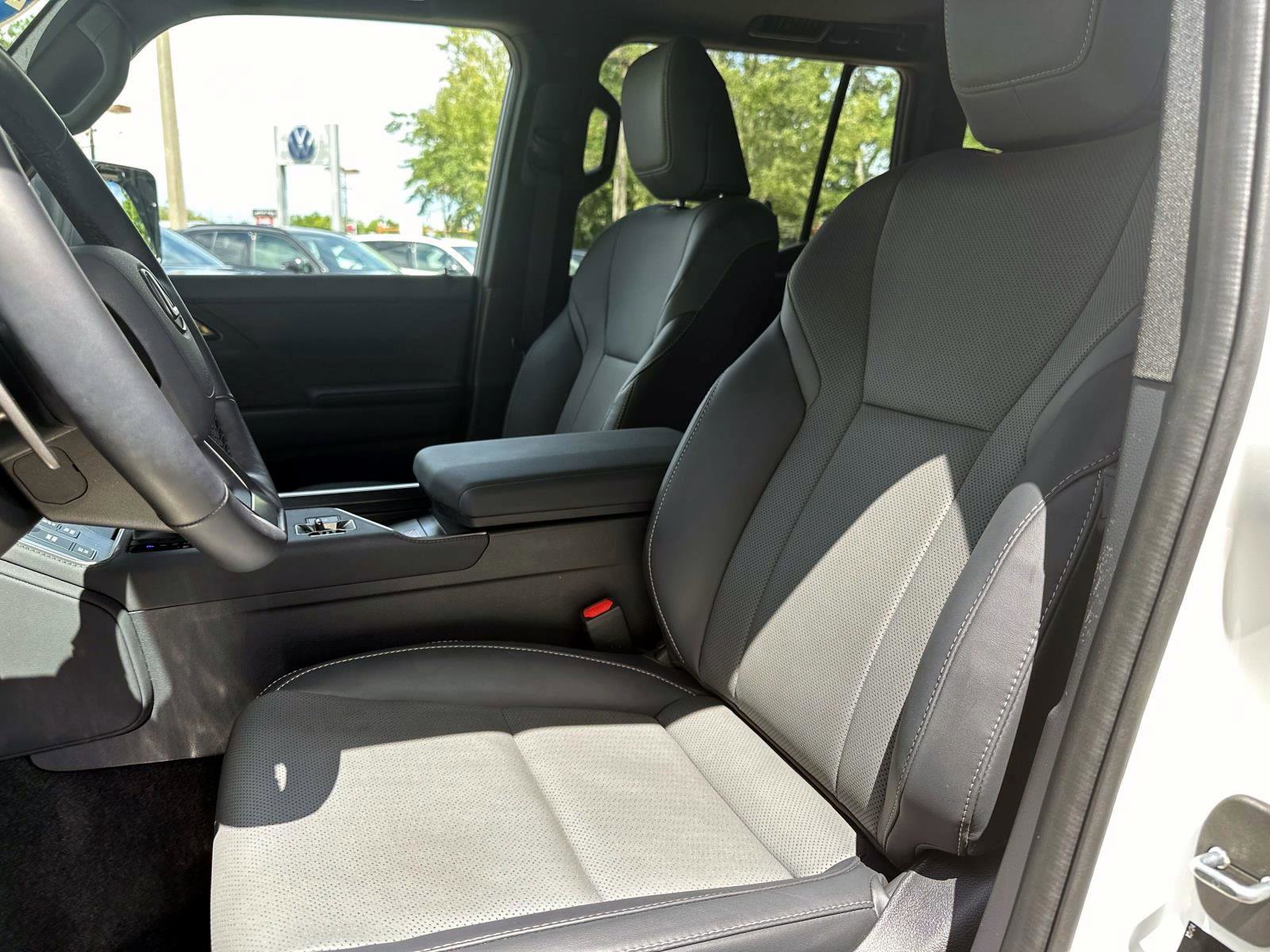 Used 2024 Lexus GX 550 image 17