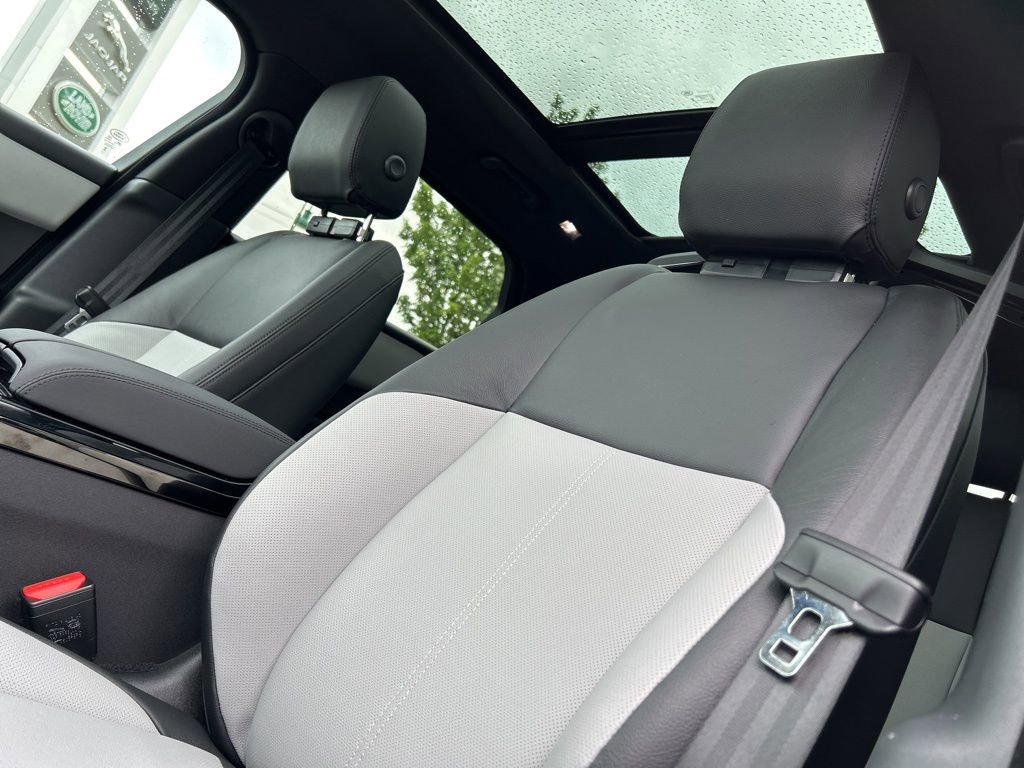 New 2026 Land Rover Range Rover Velar Dynamic SE image 14