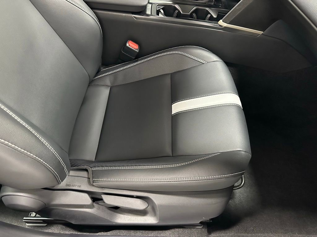 Used 2025 Toyota Camry SE image 60