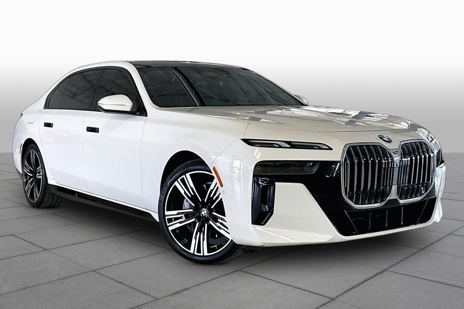 Certified 2025 BMW 740i RWD image 2