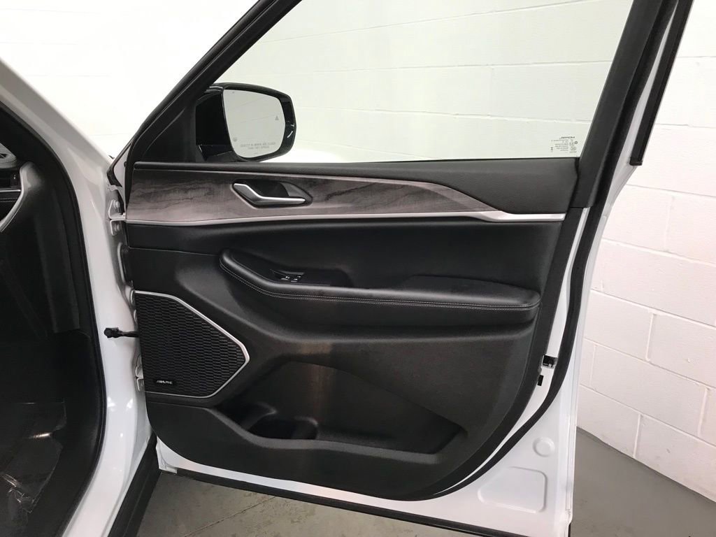 Used 2024 Jeep Grand Cherokee Limited 4xe image 37