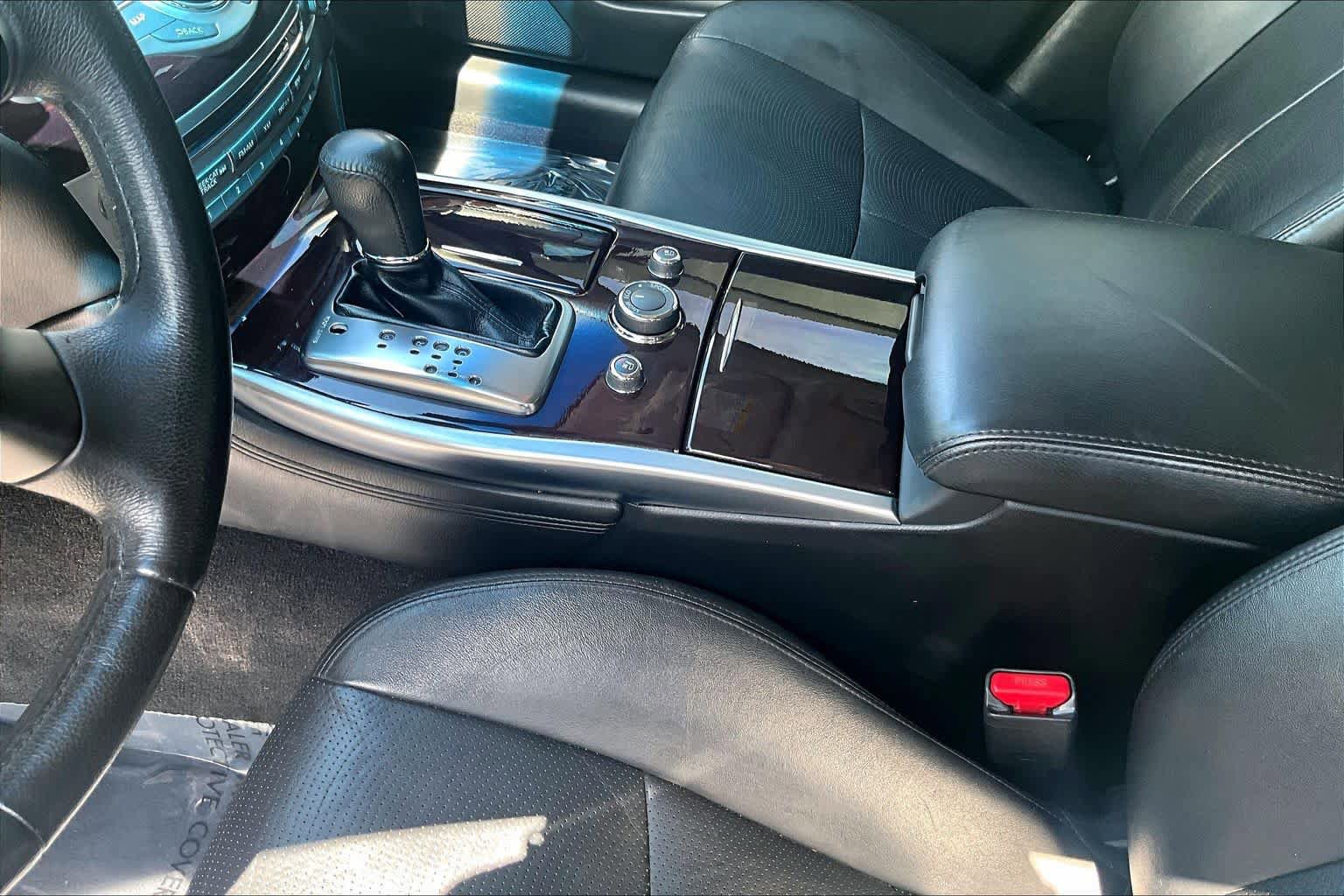 Used 2013 INFINITI M37 w/ Premium Pkg RWD image 16