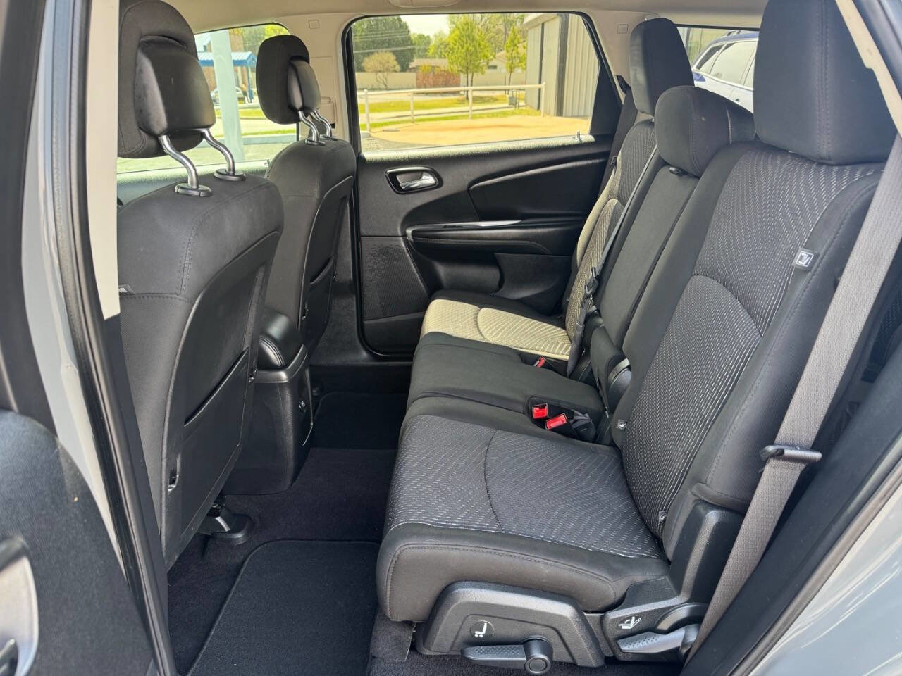 Used 2020 Dodge Journey SE w/ SE Popular Equipment Group FWD image 17