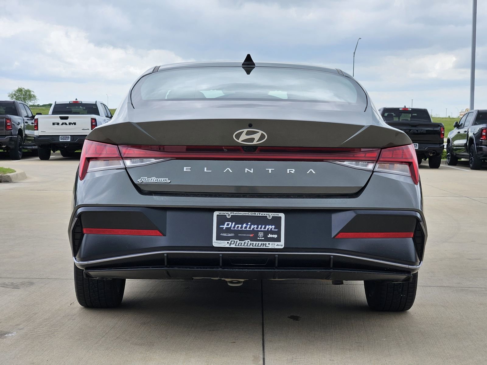 Used 2024 Hyundai Elantra SEL w/ Convenience Package FWD image 8