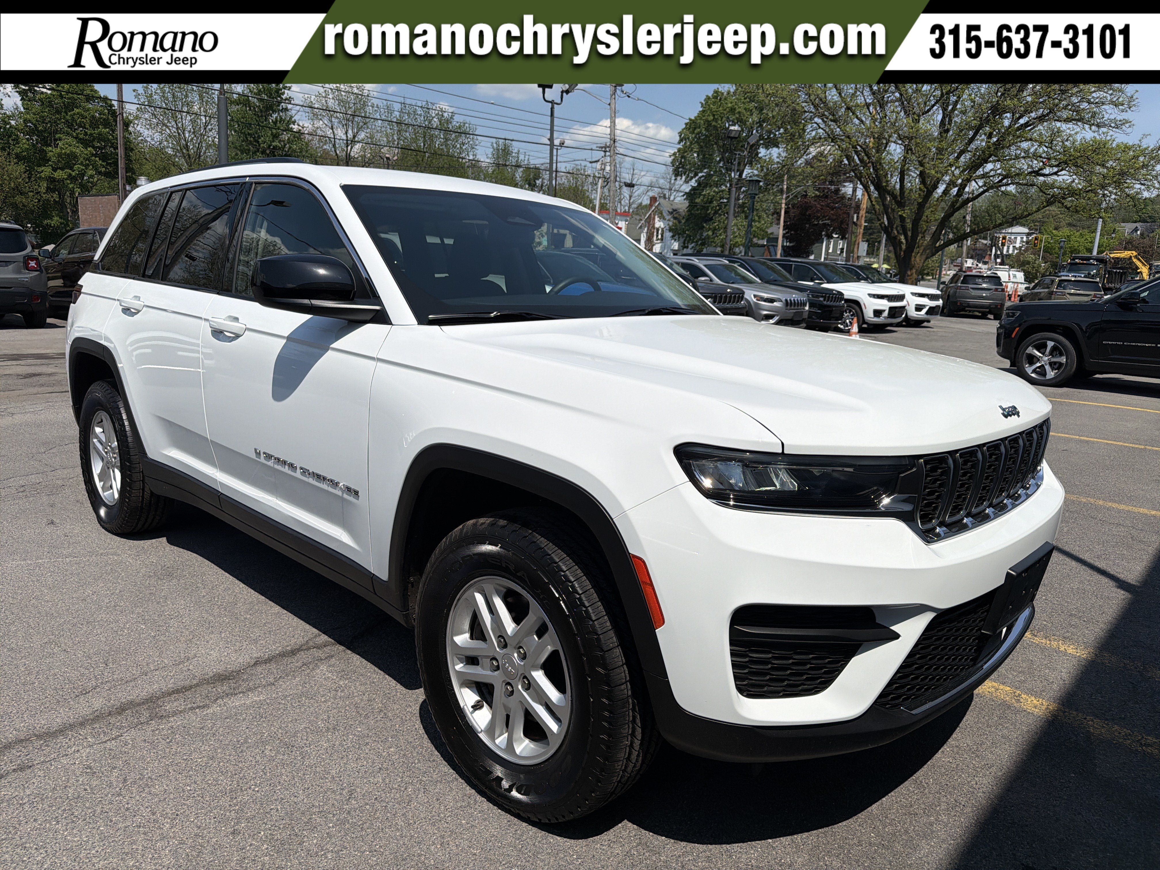 Used 2022 Jeep Grand Cherokee Laredo w/ Luxury Tech Group I