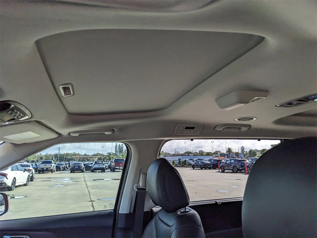 Certified 2025 Kia Carnival SX image 25