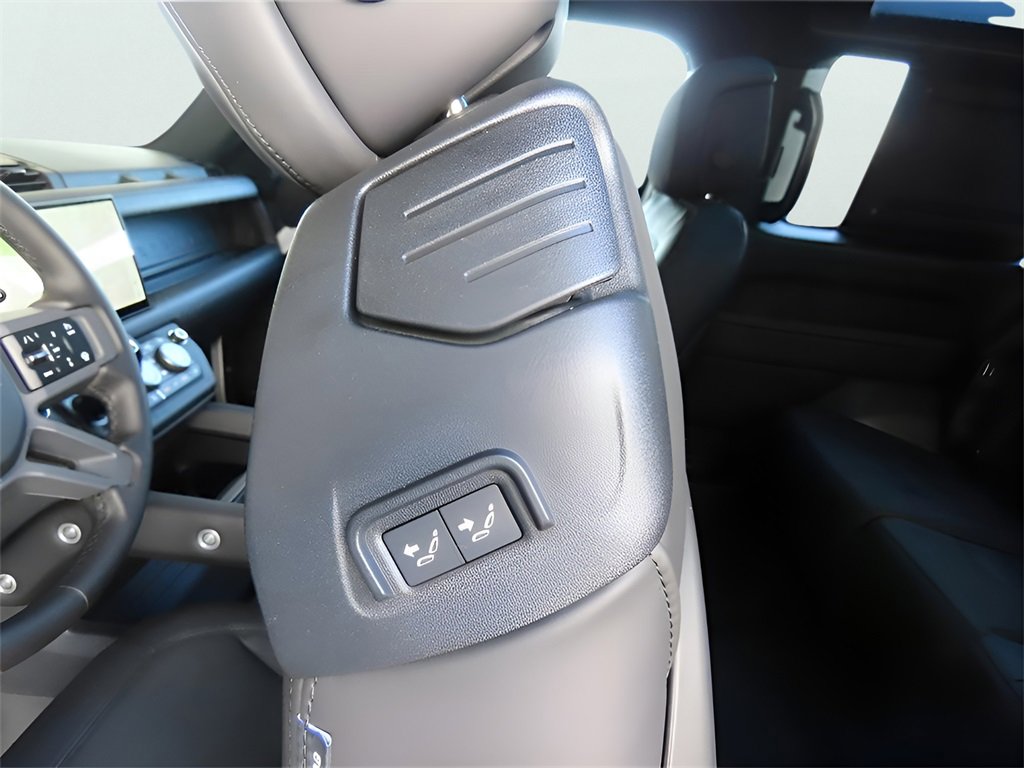 New 2025 Land Rover Defender 90 S image 22