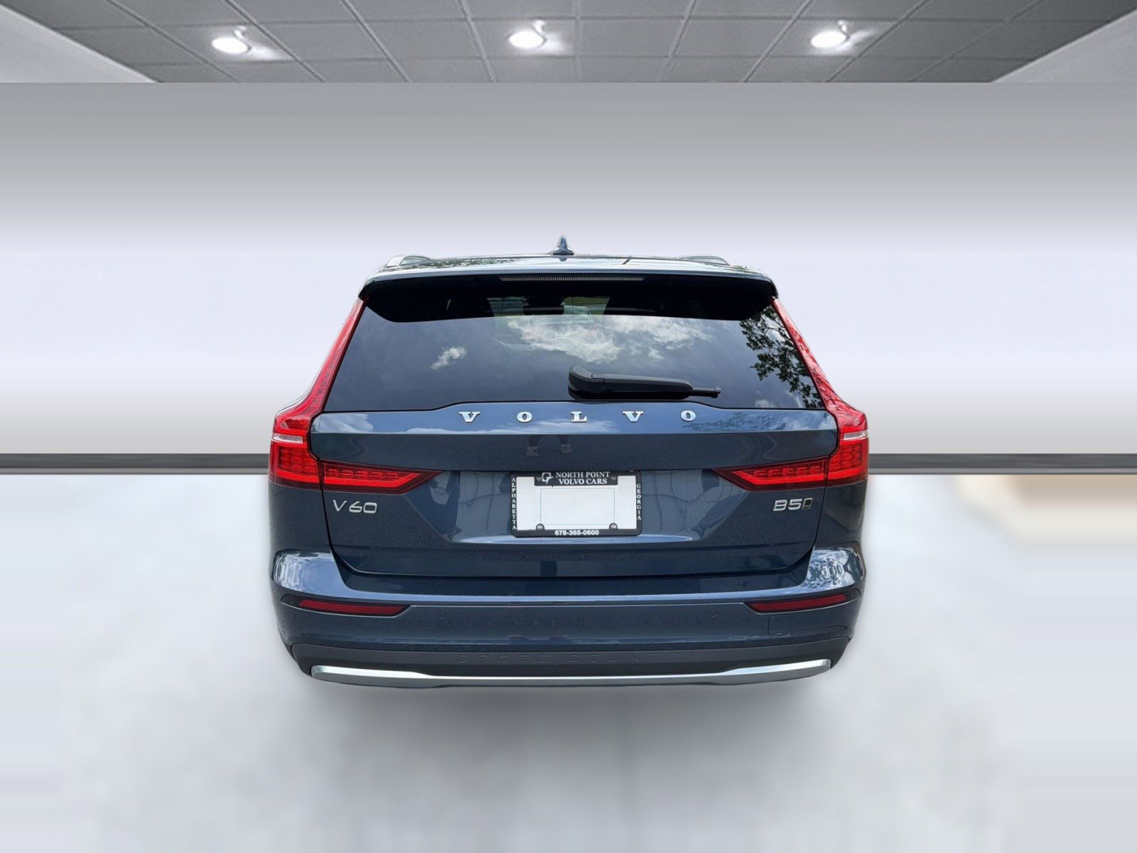 Certified 2025 Volvo V60 B5 Cross Country Plus AWD/4WD image 10