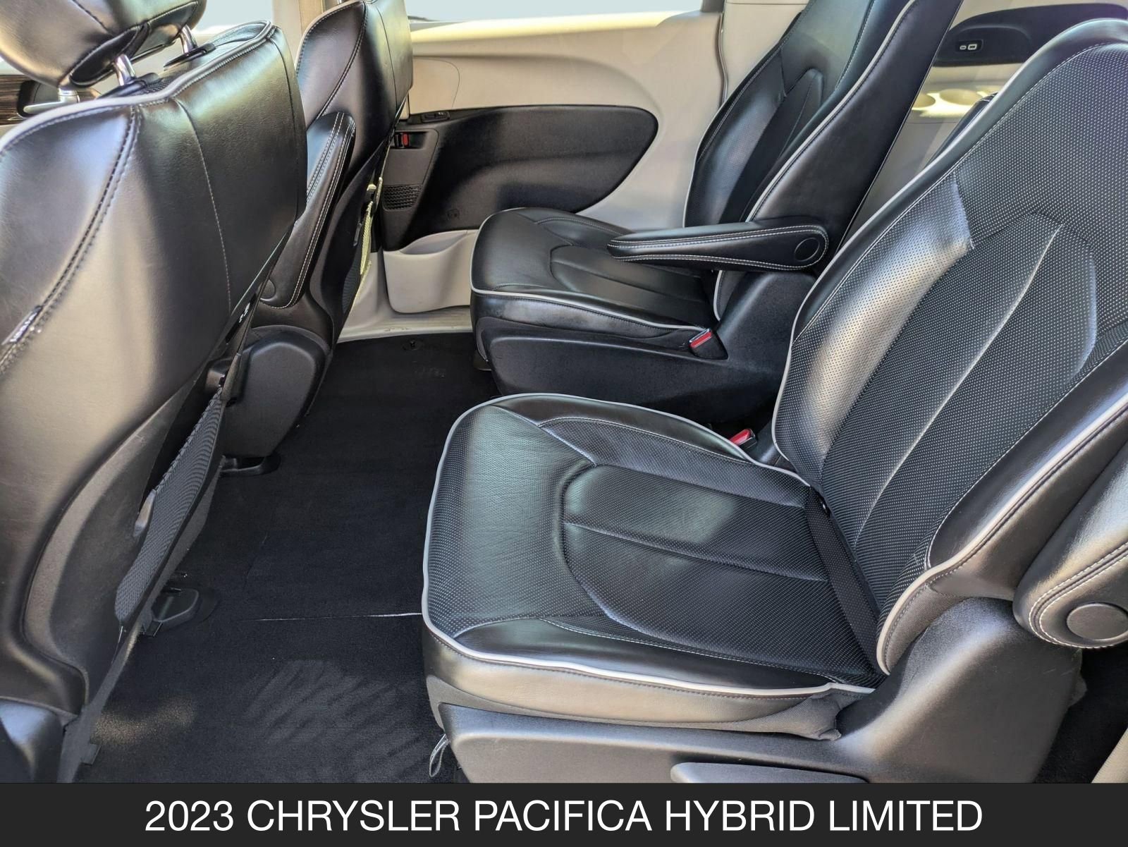 Used 2023 Chrysler Pacifica Limited image 15