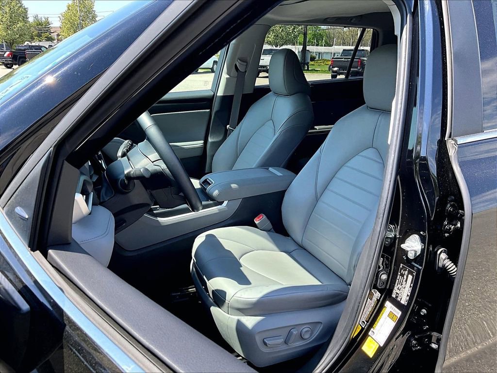 Used 2023 Toyota Highlander XLE AWD/4WD image 10