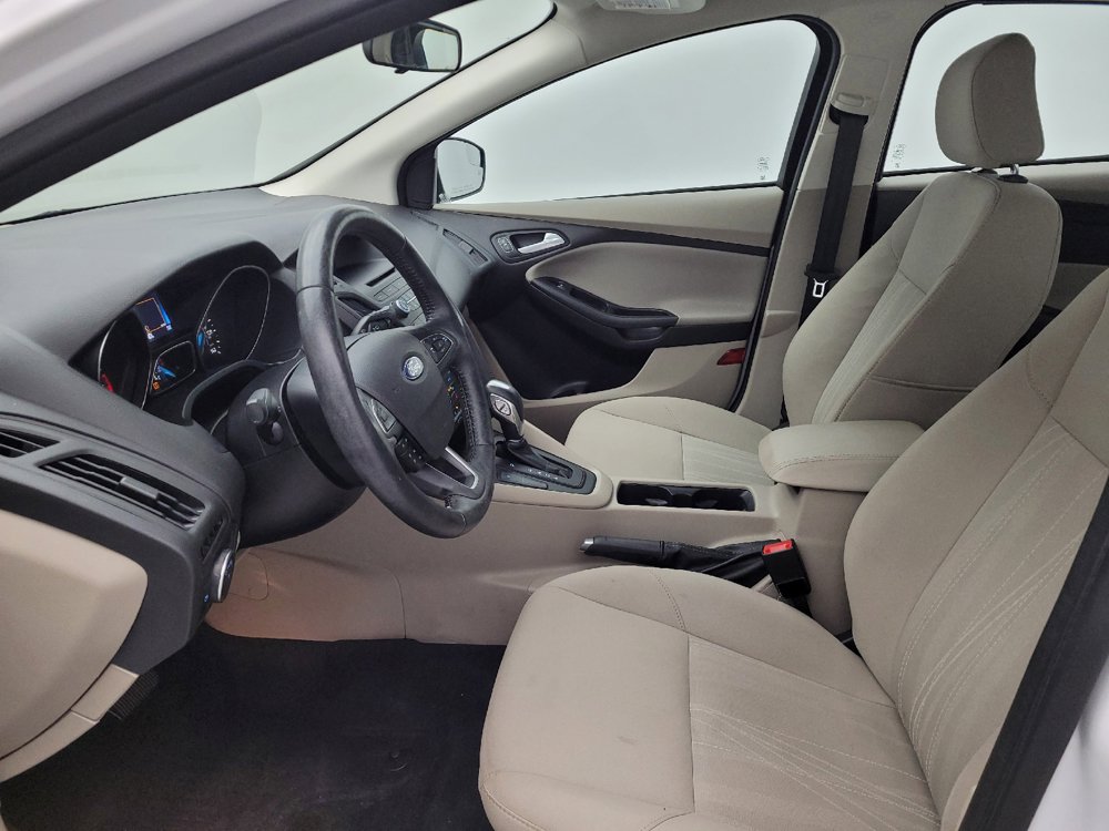 Used 2016 Ford Focus SE w/ SE Cold Weather Package FWD image 17