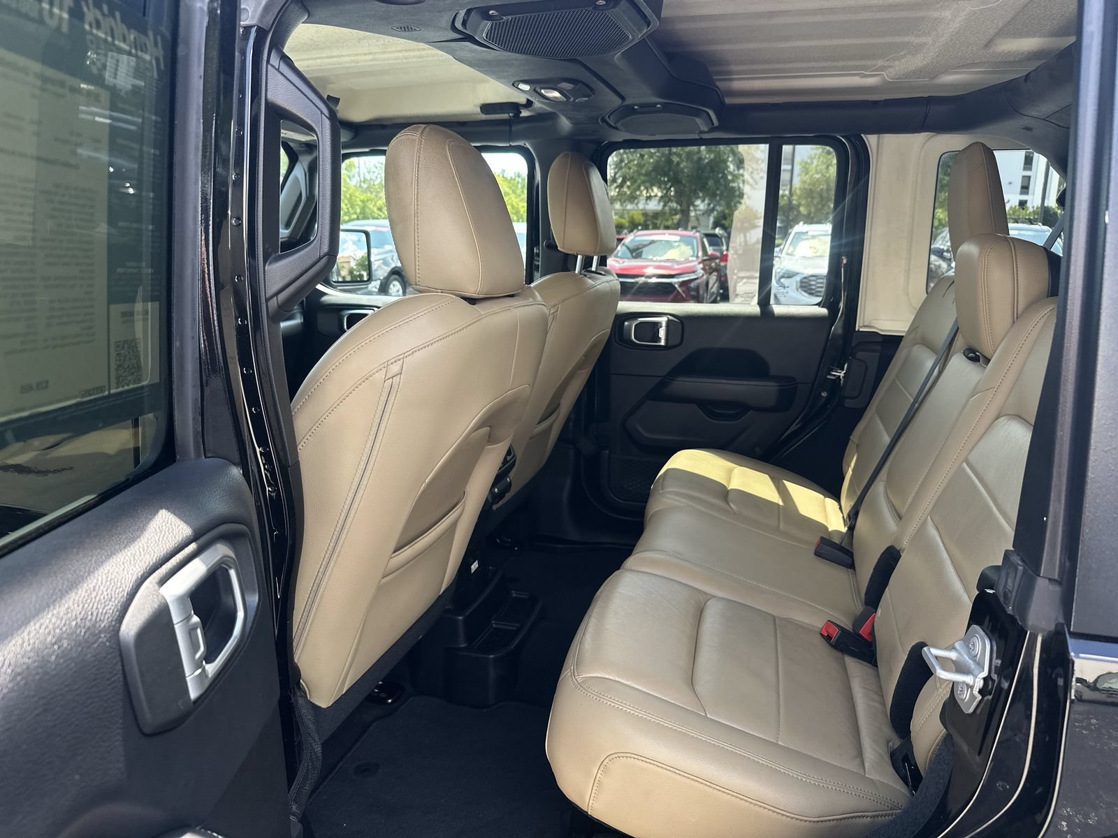 Used 2018 Jeep Wrangler Unlimited Sahara w/ Safety Group AWD/4WD image 31