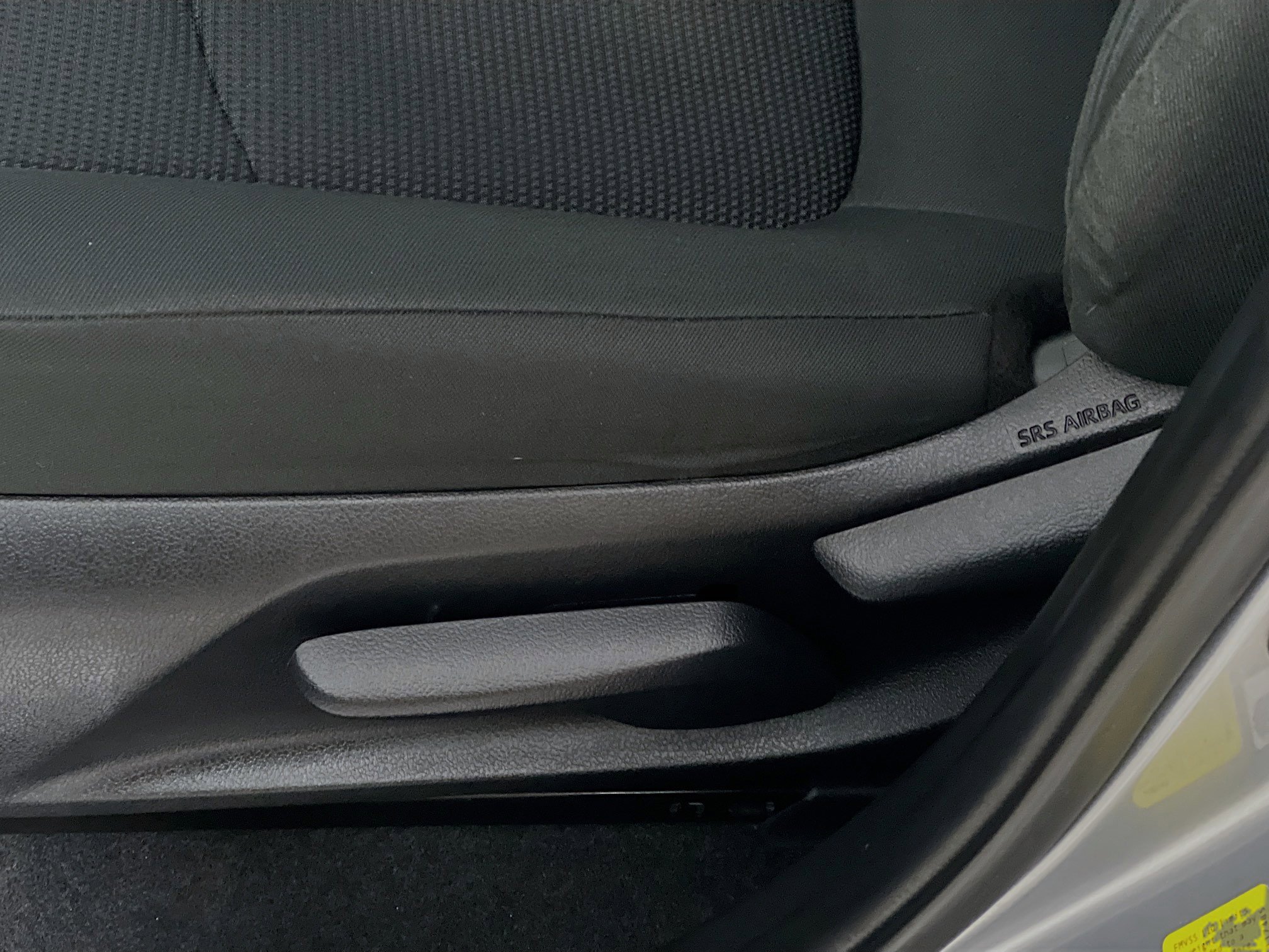 Used 2021 Toyota RAV4 LE image 16