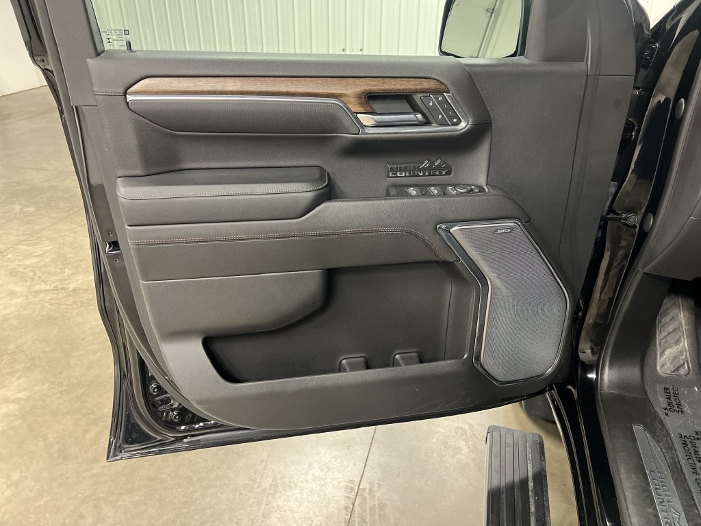 Certified 2024 Chevrolet Silverado 1500 High Country w/ Technology Package AWD/4WD image 15