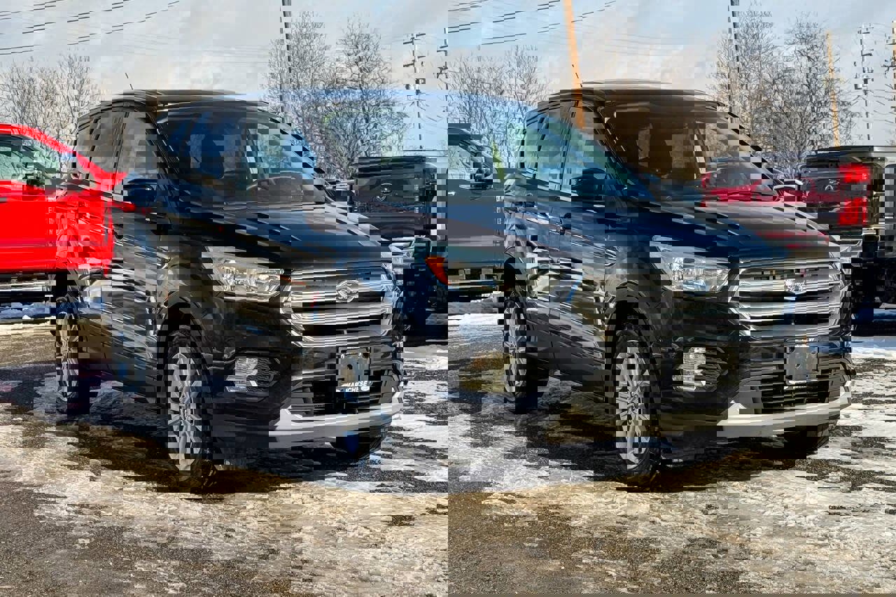 Used 2017 Ford Escape SE w/ SE Cold Weather Package