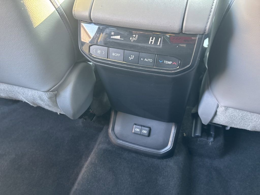 Used 2023 Toyota Highlander XLE image 33