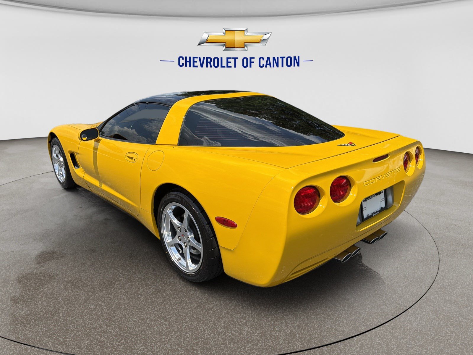Used 2000 Chevrolet Corvette Coupe w/ Roof Pkg RWD image 7