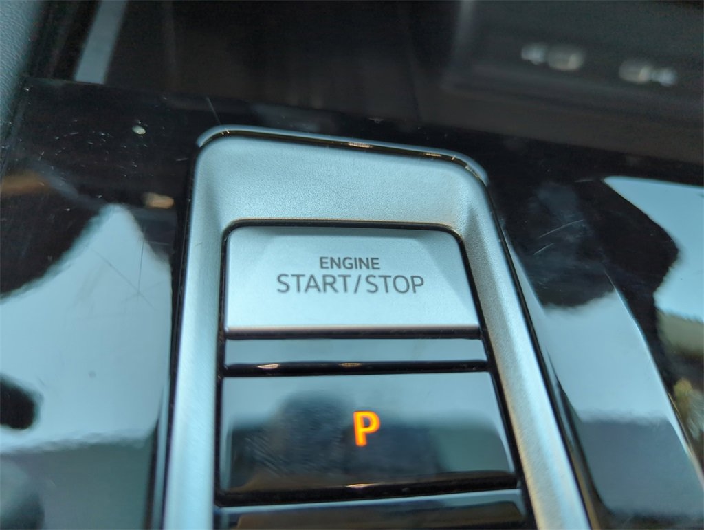 Used 2025 Volkswagen Atlas SE image 45