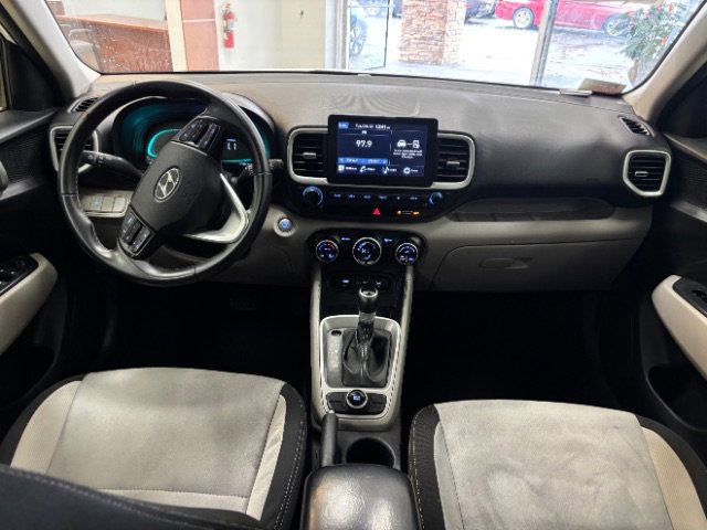Used 2024 Hyundai Venue SEL image 9