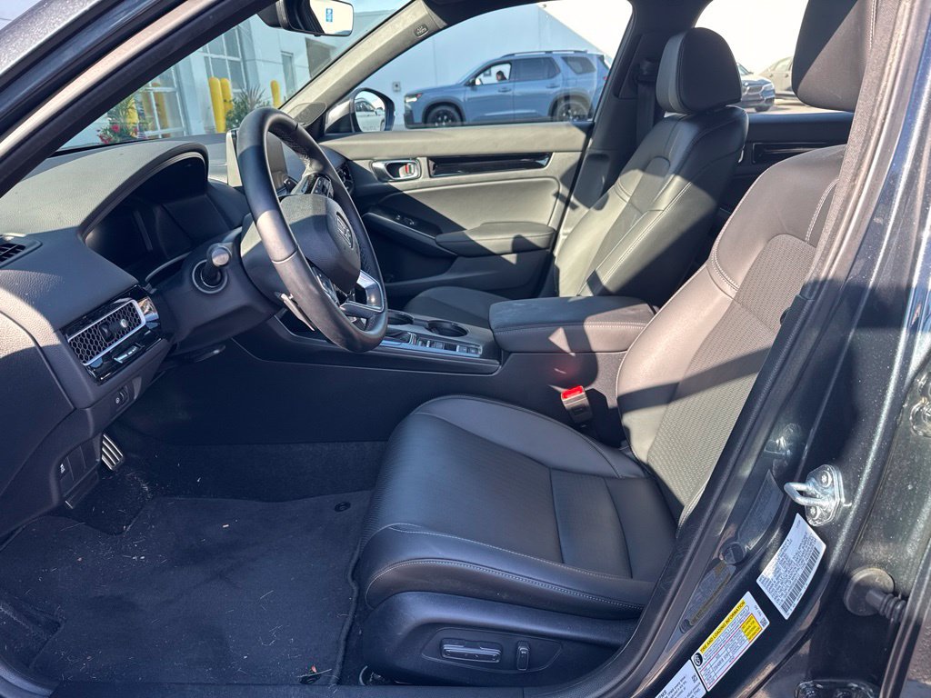 Used 2025 Honda Civic Sport Touring image 2