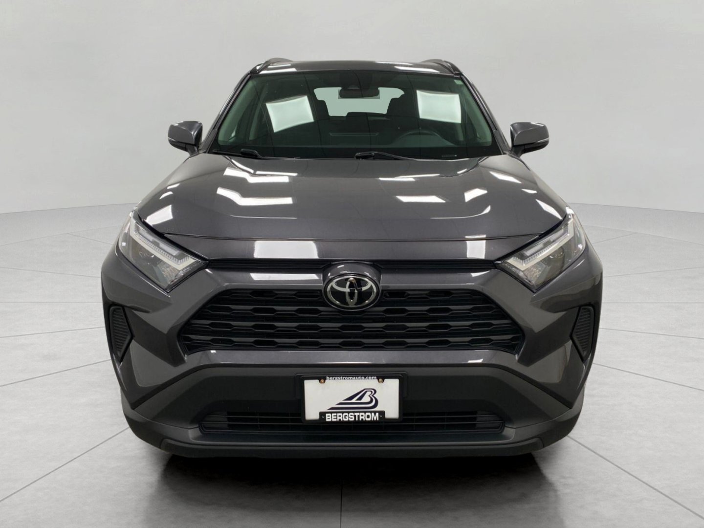 Used 2025 Toyota RAV4 XLE AWD/4WD image 10
