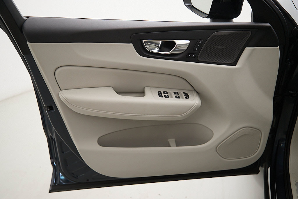 Certified 2026 Volvo XC60 B5 Ultra AWD/4WD image 10