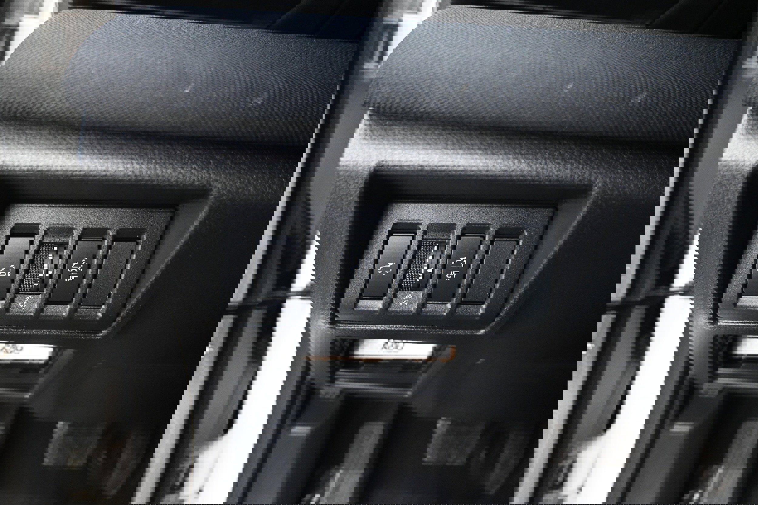 Used 2020 Subaru Outback Premium image 6