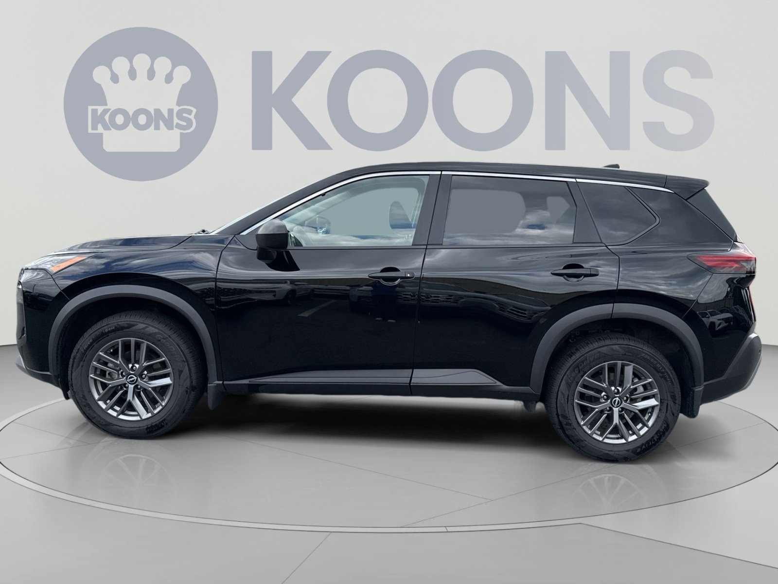 Used 2023 Nissan Rogue S AWD/4WD image 2