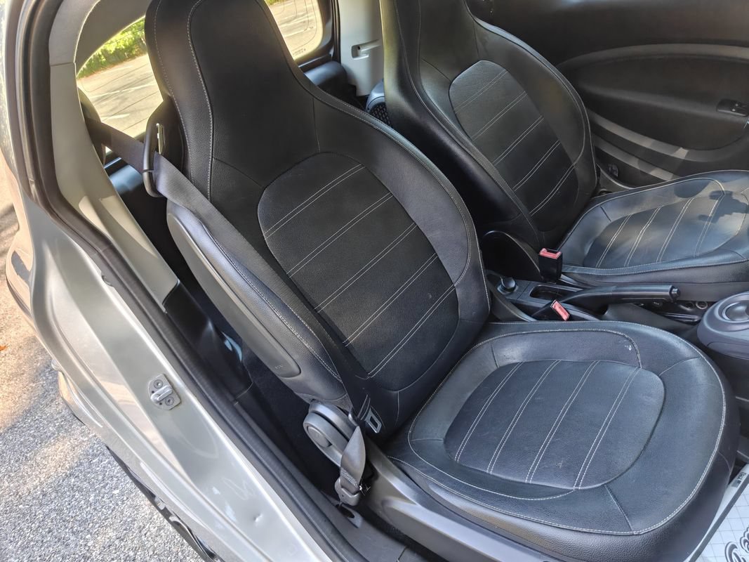 Used 2016 smart fortwo Prime RWD image 22