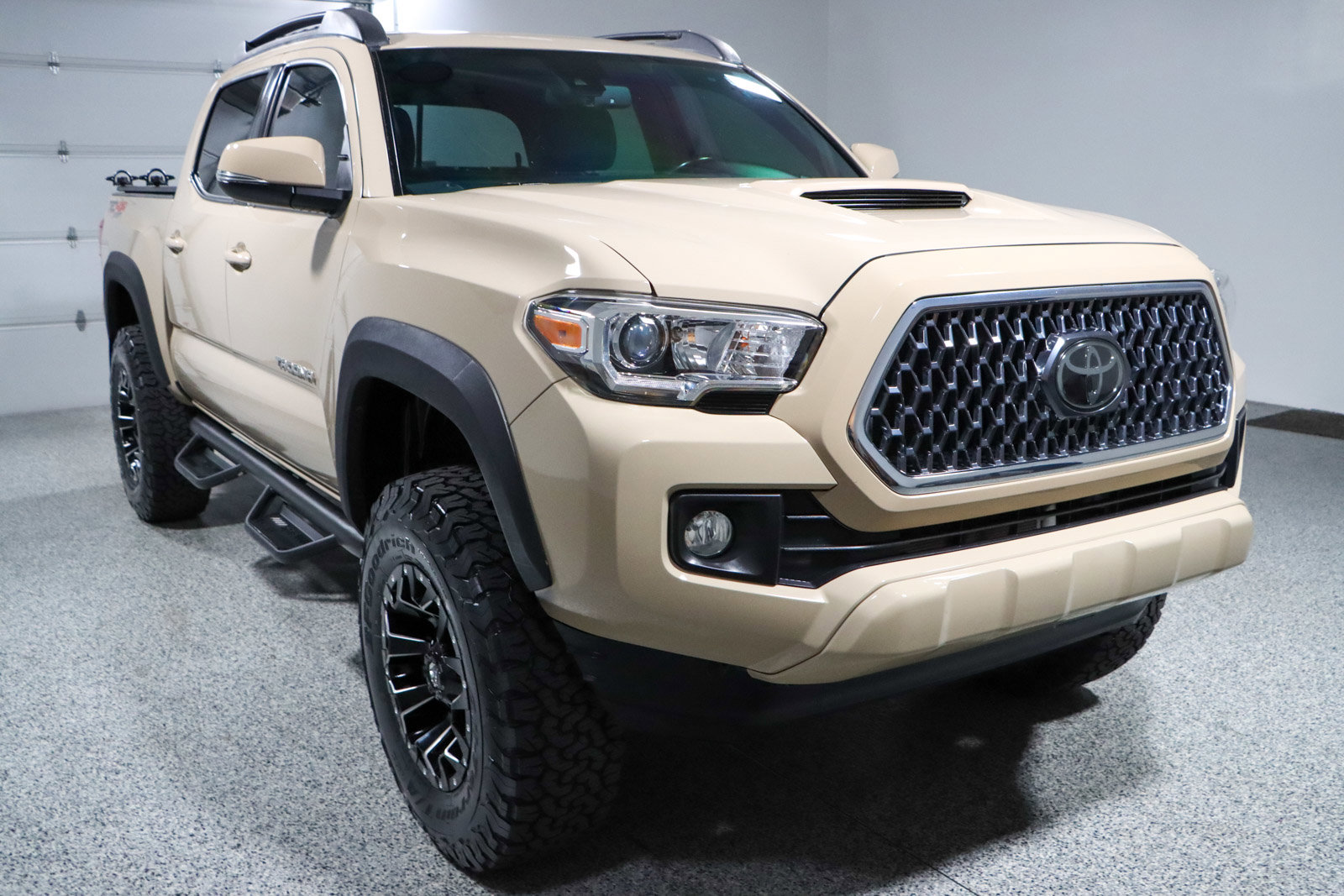 Used 2019 Toyota Tacoma TRD Sport image 6