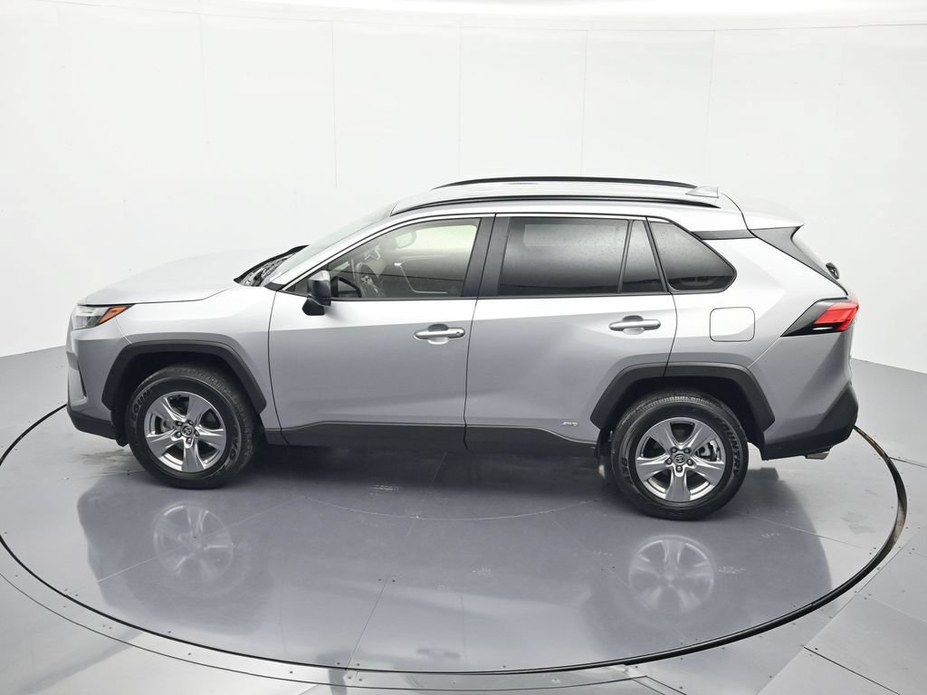 Used 2025 Toyota RAV4 LE AWD/4WD image 35