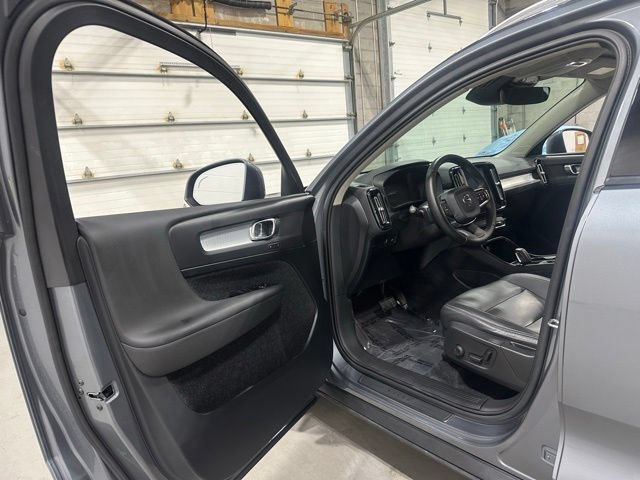 Used 2019 Volvo XC40 T5 Momentum AWD/4WD image 11