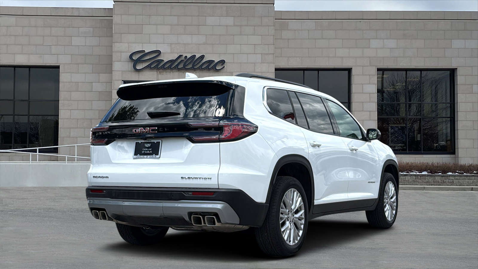 Used 2026 GMC Acadia Elevation w/ Elevation Premium Package FWD image 3
