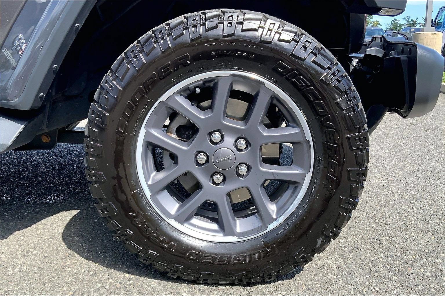 Used 2020 Jeep Gladiator Overland w/ Dual Top Group AWD/4WD image 10