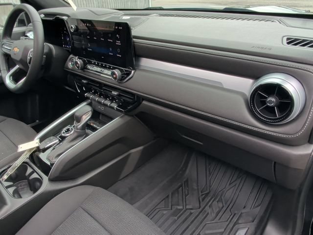 Used 2023 Chevrolet Colorado LT w/ LT Convenience Package II AWD/4WD image 32