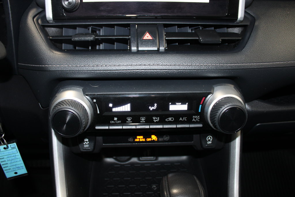 Used 2025 Toyota RAV4 LE AWD/4WD image 15