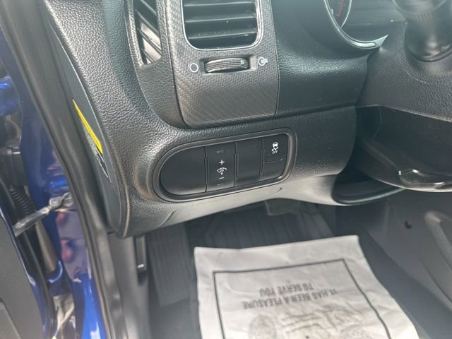 Used 2017 Kia Forte S image 12