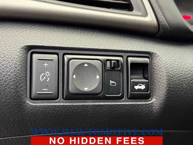 Used 2015 Nissan Sentra SV FWD image 34
