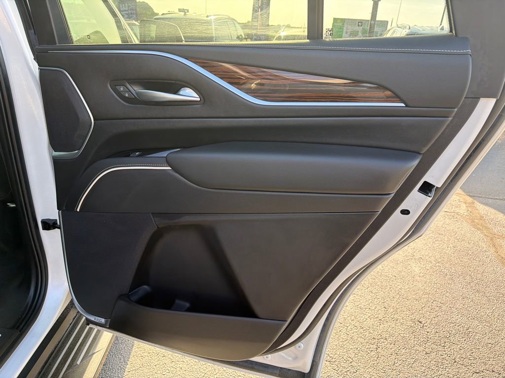 Used 2023 Cadillac Escalade Premium Luxury RWD image 16