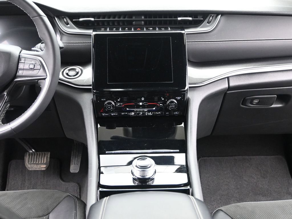 Used 2023 Jeep Grand Cherokee Altitude image 25