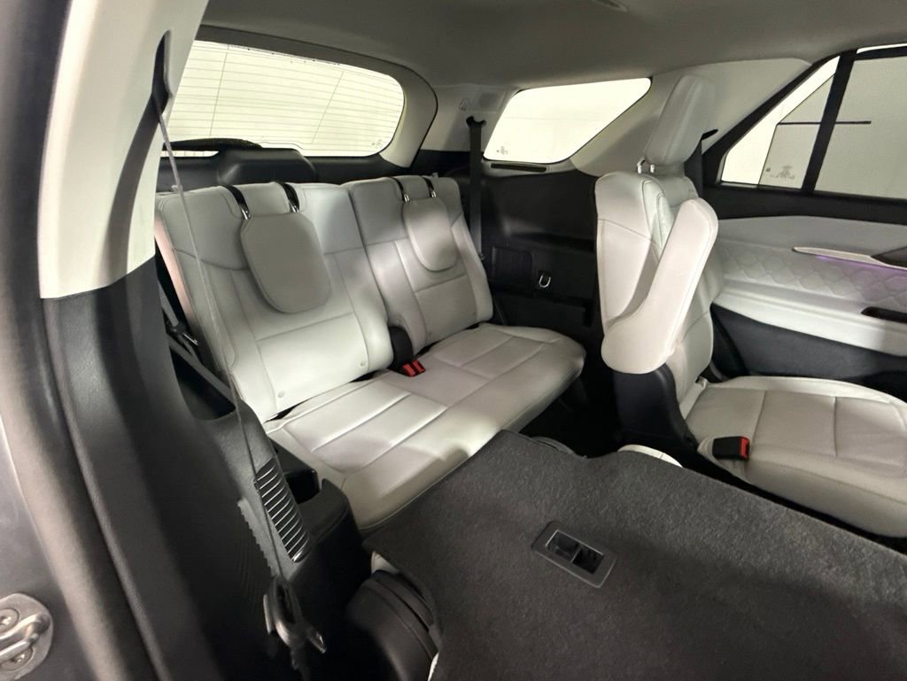 Used 2025 Ford Explorer Platinum w/ LUX Leather Package AWD/4WD image 6