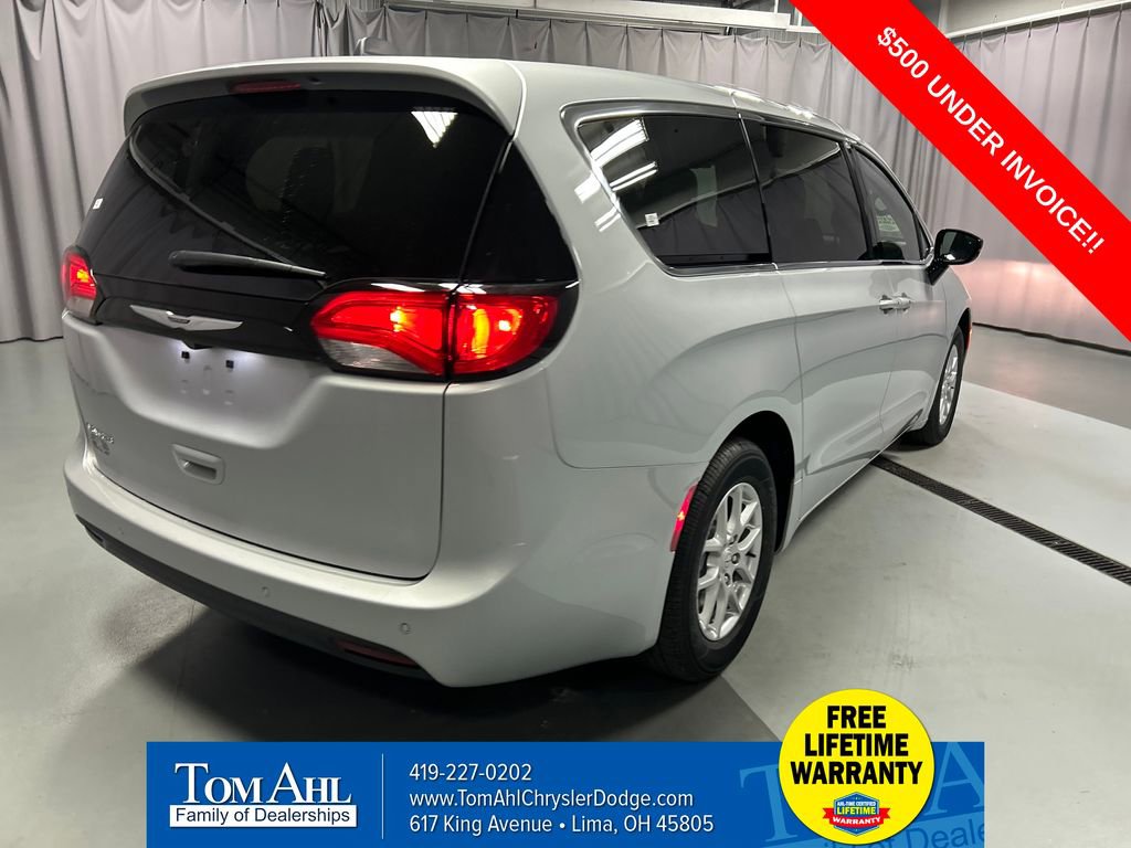 New 2026 Chrysler Voyager LX image 7