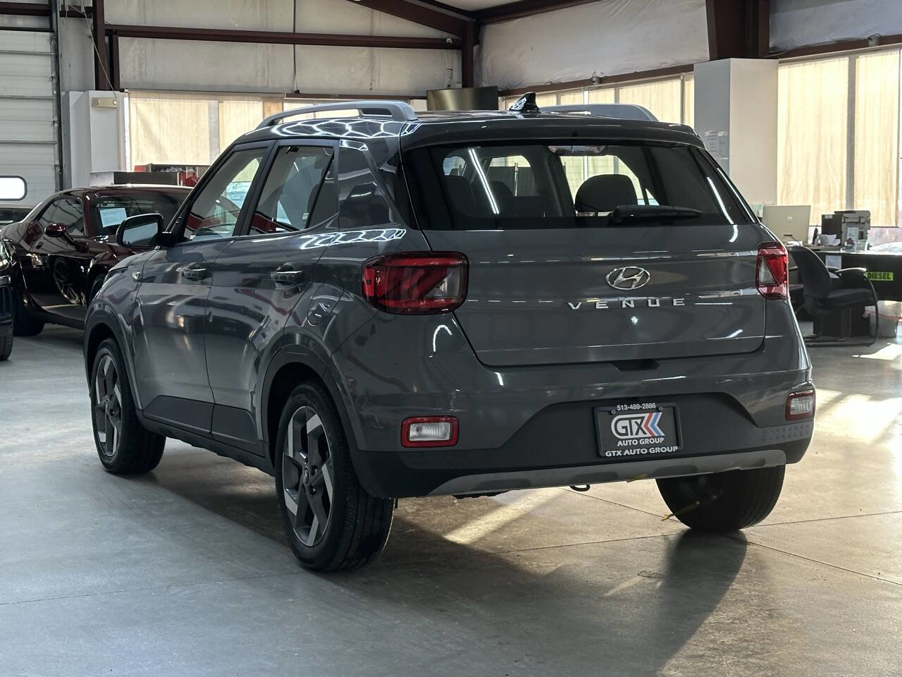 Used 2022 Hyundai Venue SEL w/ Cargo Package image 4