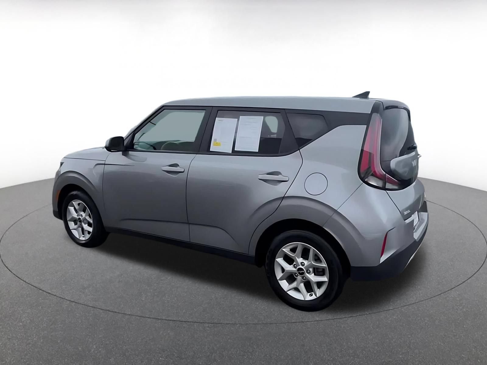 Used 2025 Kia Soul LX w/ LX Technology Package FWD image 9