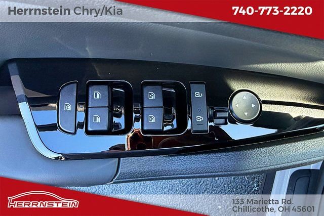 Used 2025 Kia Sportage X-Line w/ Premium Package image 14