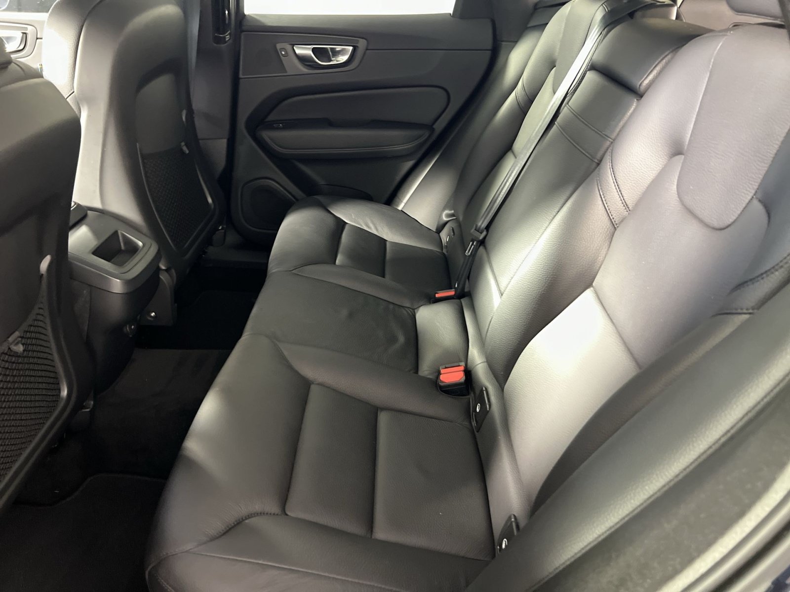 Used 2022 Volvo XC60 B5 Momentum w/ Climate Package FWD image 26