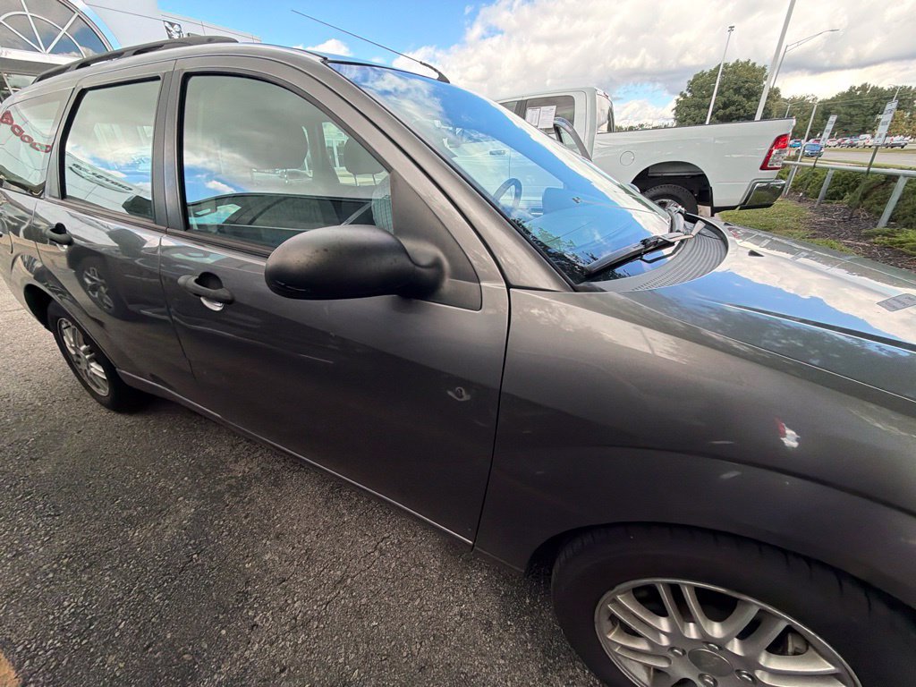 Used 2005 Ford Focus ZXW Wagon FWD image 8
