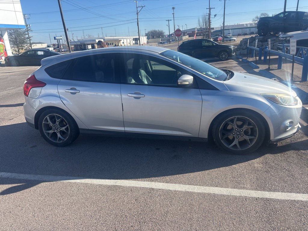 Used 2014 Ford Focus SE w/ Equipment Group 201A image 2