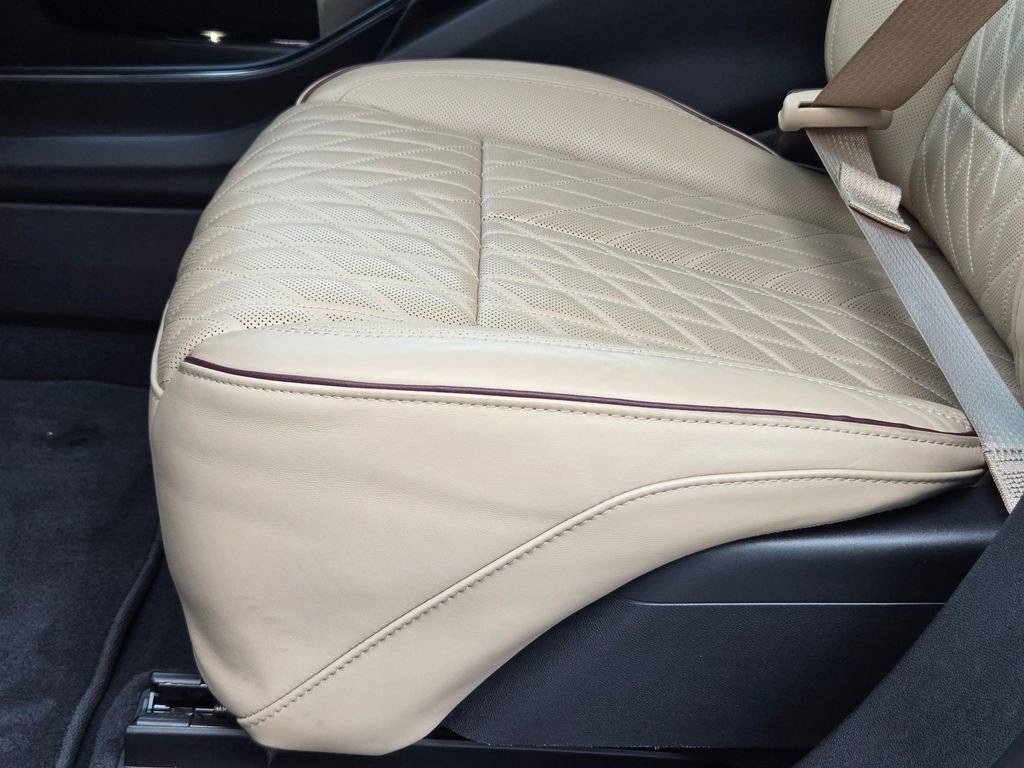 Certified 2024 Cadillac Lyriq Luxury w/ Nappa Leather Package image 28