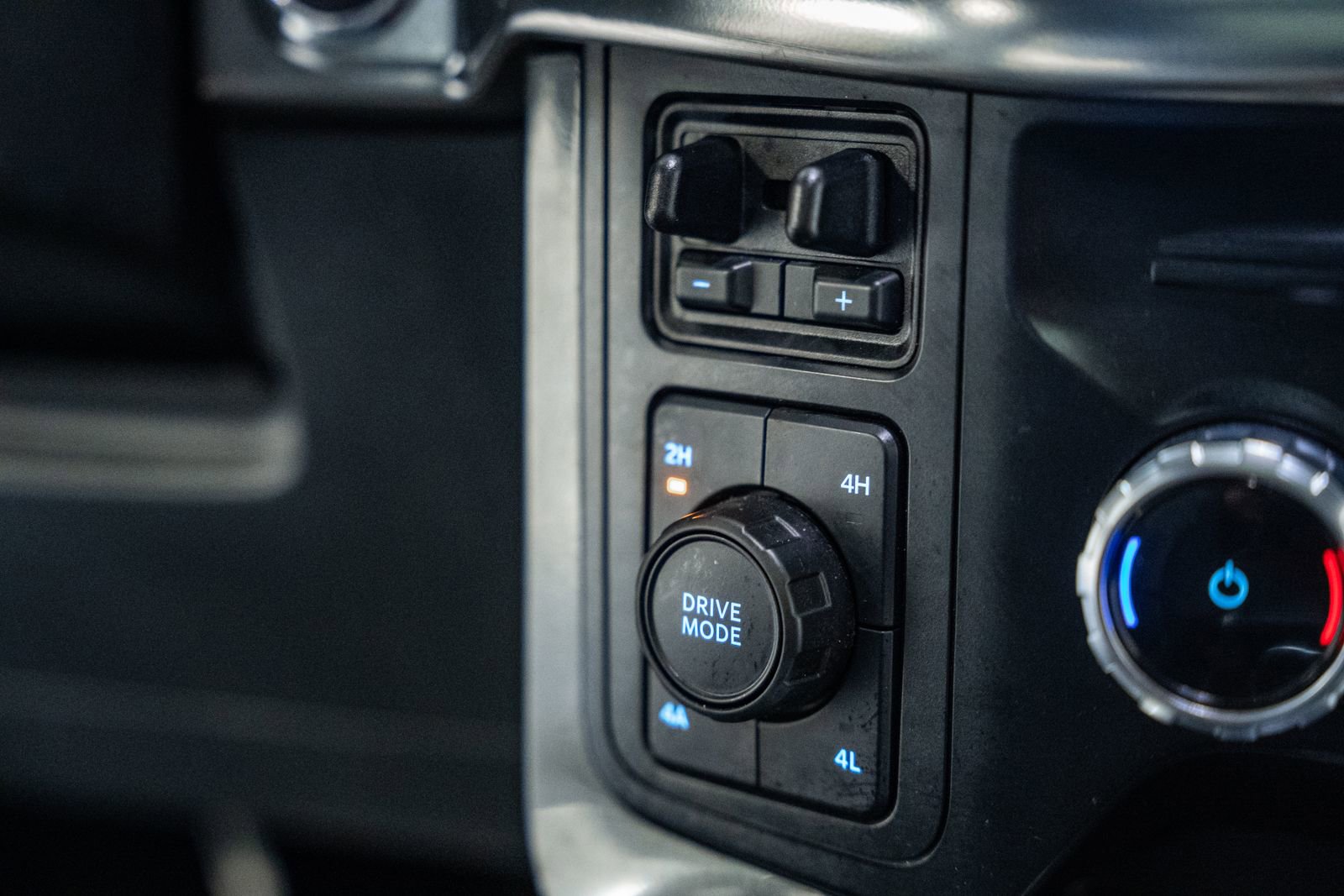 Certified 2023 Ford F150 Lariat w/ Equipment Group 502A High image 33